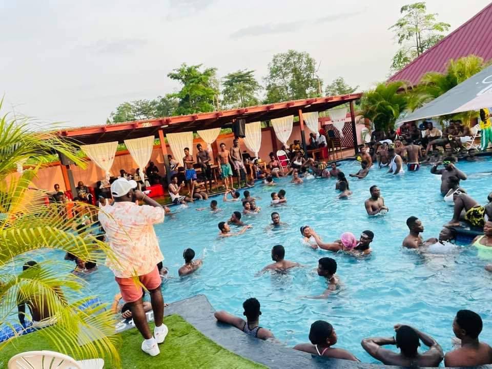 Hotel 734 swimming pool